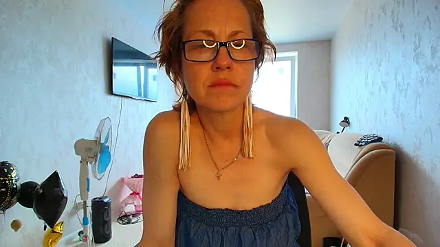 Snapshot of LioraWeiss chatting on 05/26/26, 10:22 LioraWeiss online show from 05/26/26, 10:22