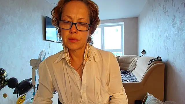 Snapshot of LioraWeiss chatting on 05/27/26, 09:17 LioraWeiss online show from 05/27/26, 09:17