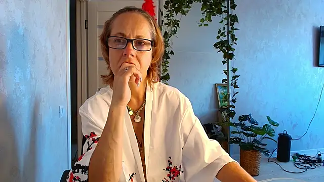 LioraWeiss online show from 07/21/26, 08:16