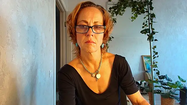 LioraWeiss online show from 07/22/26, 08:17