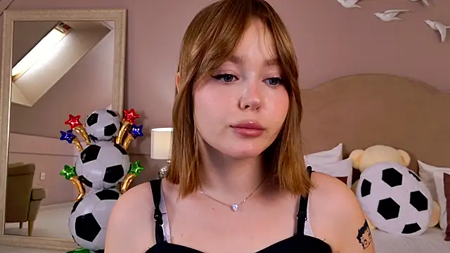 Snapshot of ElaraVance chatting on 07/03/26, 05:03 ElaraVance online show from 07/03/26, 05:03