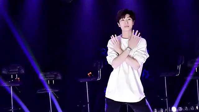 AOA-boy online show from 04/11/26, 07:45