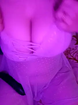 Lona Hot online show from 05/18/26, 09:48