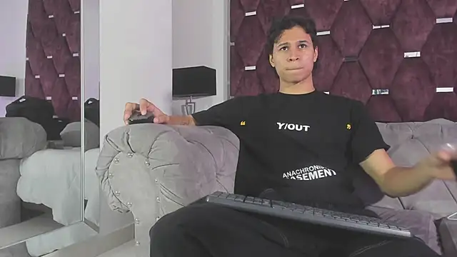 Snapshot of TonyBenedetti chatting on 07/10/26, 08:44 TonyBenedetti online show from 07/10/26, 08:44
