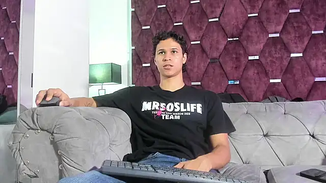 Snapshot of TonyBenedetti chatting on 07/12/26, 09:39 TonyBenedetti online show from 07/12/26, 09:39