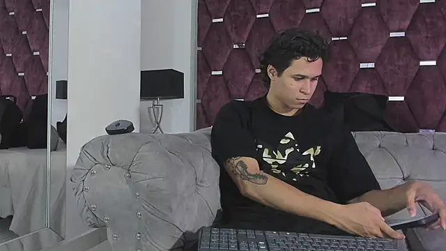 Snapshot of TonyBenedetti chatting on 07/21/26, 08:33 TonyBenedetti online show from 07/21/26, 08:33