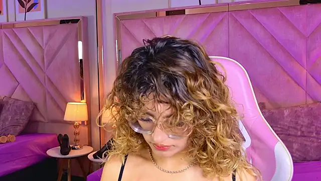 emilyjonesss  online show from 04/06/26, 07:48