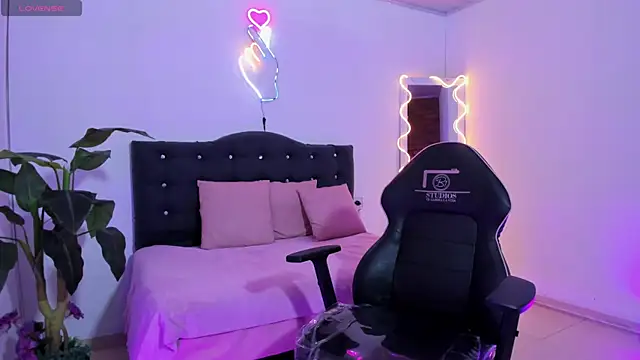 LINDSAY TAY online show from 04/09/26, 03:28