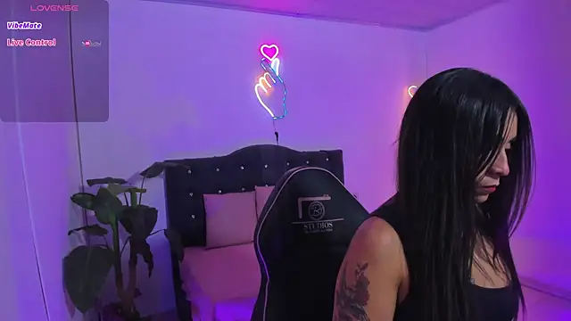 LINDSAY TAY online show from 04/24/26, 03:31