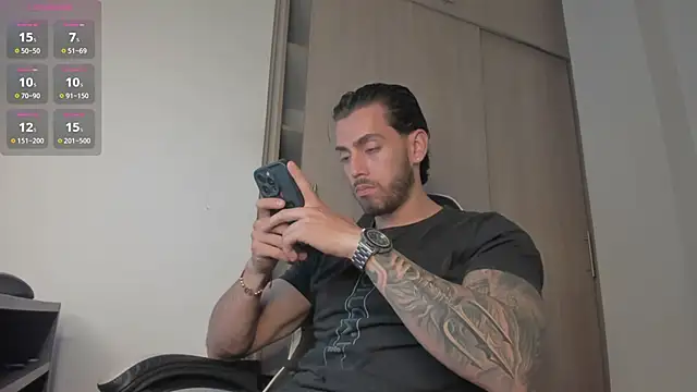 Snapshot of Axel__Blaze chatting on 05/08/26, 01:27 Axel Blaze online show from 05/08/26, 01:27