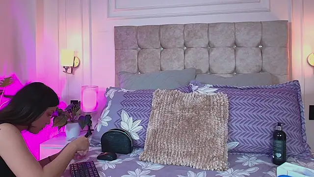 gabyevans4 online show from 04/17/26, 12:08