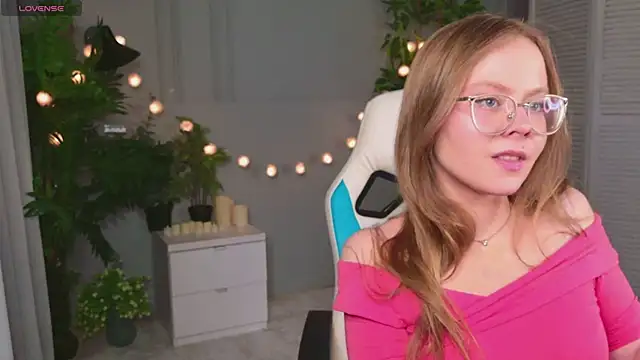 Sophie Peach  online show from 04/13/26, 02:55