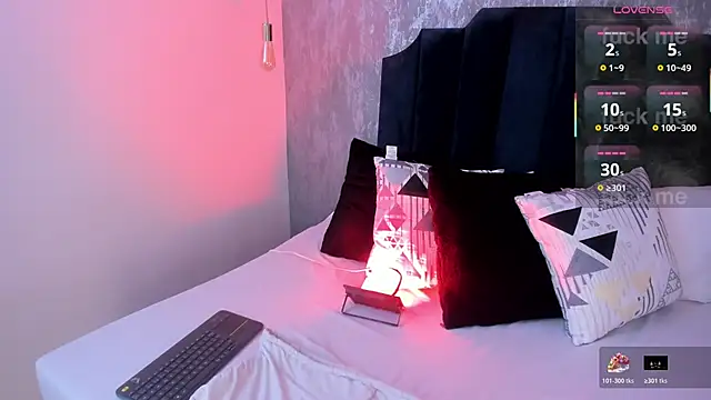 Ivi jones  online show from 04/19/26, 08:33