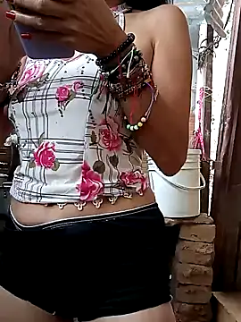 yuliitza4 online show from 03/23/26, 02:32