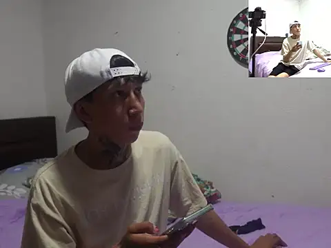 Snapshot of Trevordonson_milf chatting on 03/04/26, 02:39 Trevordonson milf online show from 03/04/26, 02:39