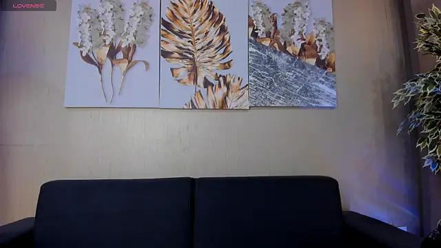 ValentinaaMilan online show from 04/21/26, 04:52