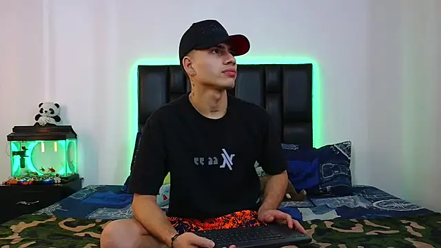 Dereek Hot online show from 03/18/26, 10:13