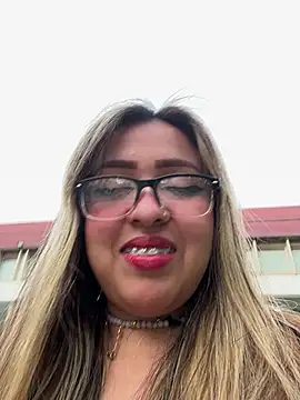 Moon Velvet  online show from 03/07/26, 10:51