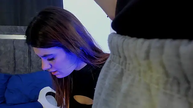 Bella and Mariana online show from 03/05/26, 12:12