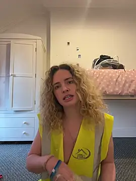 curlyirishgirl online show from 02/25/26, 10:03