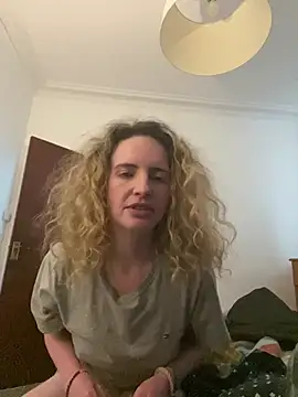 curlyirishgirl online show from 03/04/26, 10:43