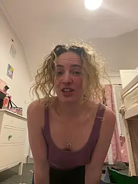 curlyirishgirl online show from 03/09/26, 12:14