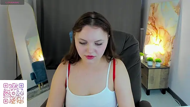 Snapshot of serinella_ chatting on 06/22/26, 01:52 serinella online show from 06/22/26, 01:52