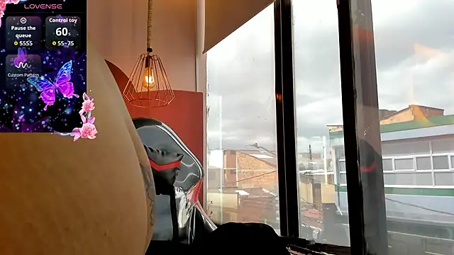 Valkiria wine online show from 04/12/26, 02:55