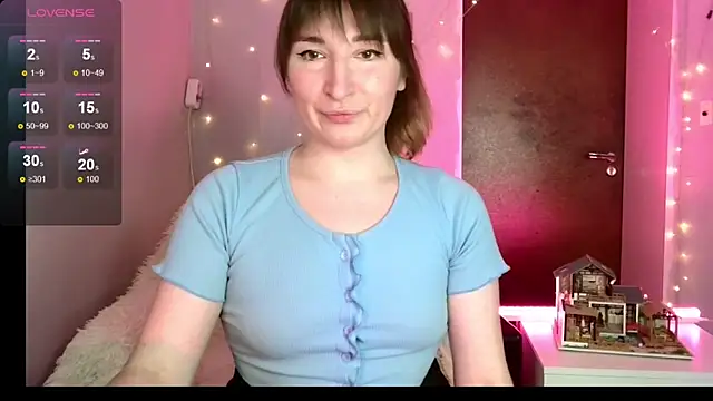 Snapshot of Birdie_Kiss chatting on 05/14/26, 08:26 Birdie Kiss online show from 05/14/26, 08:26