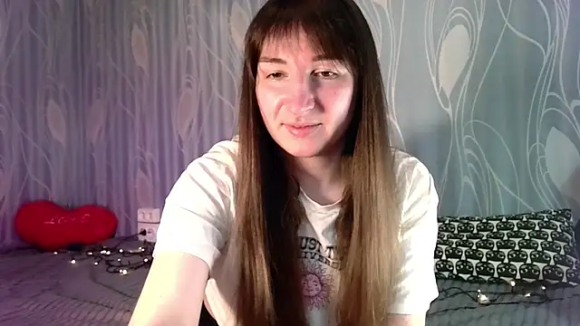 Snapshot of Birdie_Kiss chatting on 05/18/26, 01:28 Birdie Kiss online show from 05/18/26, 01:28