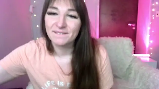 Snapshot of Birdie_Kiss chatting on 05/26/26, 09:00 Birdie Kiss online show from 05/26/26, 09:00