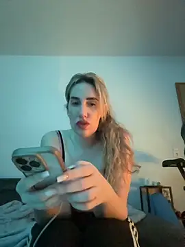 JuliaPrivat online show from 03/04/26, 09:10