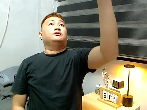 Snapshot of Bigdaddybear888 chatting on 07/16/26, 12:00 Bigdaddybear888 online show from 07/16/26, 12:00
