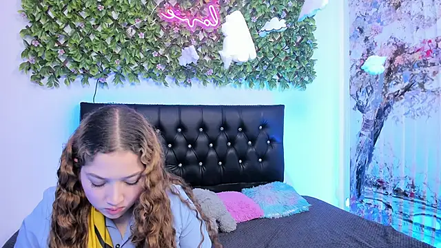 valeria and zoe online show from 04/14/26, 02:34