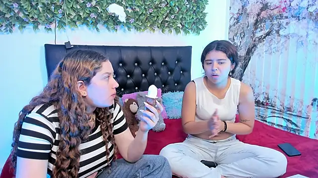 Snapshot of valeria_and_zoe chatting on 05/01/26, 06:34 valeria and zoe online show from 05/01/26, 06:34