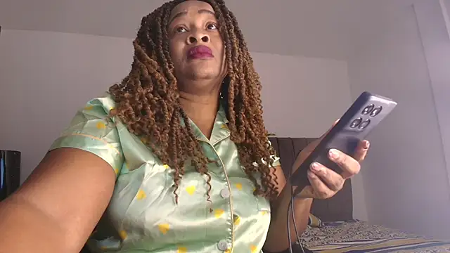 Snapshot of luxy_benet chatting on 07/10/26, 12:30 luxy benet online show from 07/10/26, 12:30