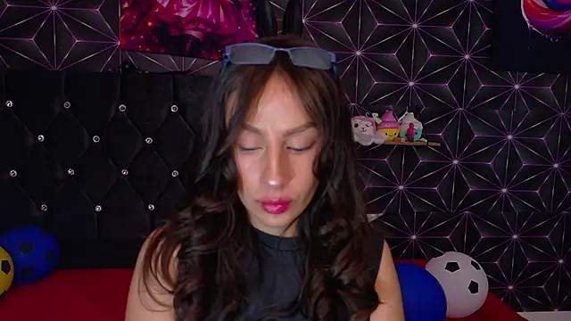 Miis Beella online show from 07/09/26, 12:53