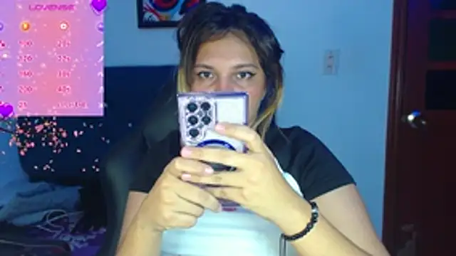 aurora bela online show from 05/13/26, 11:00