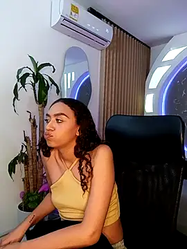 ritzabeth daniel online show from 05/13/26, 03:15