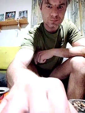 Snapshot of Hornybalkanmen12 chatting on 05/28/26, 06:38 Hornybalkanmen12 online show from 05/28/26, 06:38