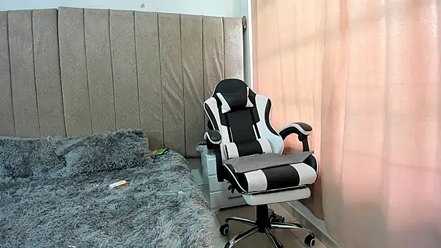 pipe hot04 online show from 04/18/26, 07:58