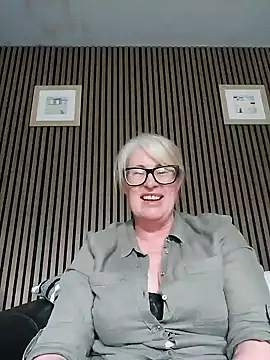 FlirtyFleur-x online show from 05/20/26, 11:49