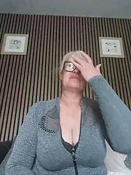 FlirtyFleur-x online show from 05/21/26, 08:21
