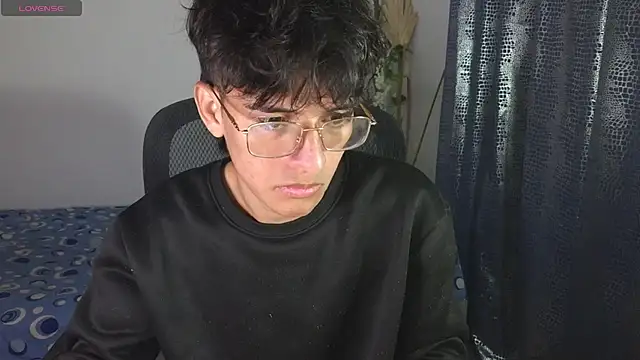 Snapshot of noah_millerx chatting on 05/21/26, 04:30 noah millerx online show from 05/21/26, 04:30