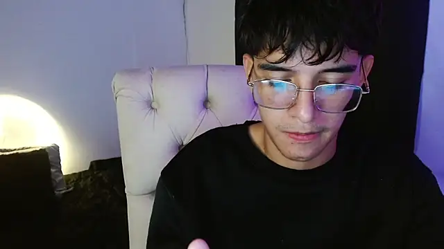 Snapshot of noah_millerx chatting on 07/05/26, 04:19 noah millerx online show from 07/05/26, 04:19