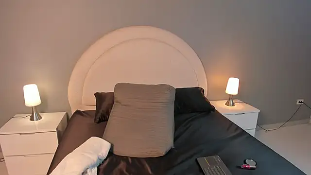 zoepinkett online show from 03/23/26, 04:16