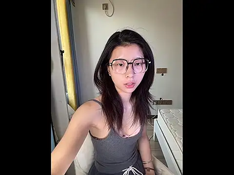 Y--F--LOVE online show from 04/24/26, 07:33