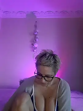 LunaBlaise online show from 03/31/26, 08:37