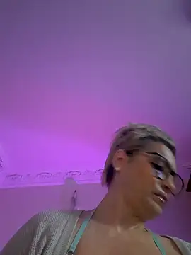 LunaBlaise online show from 04/17/26, 07:22