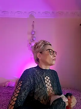 LunaBlaise online show from 04/18/26, 06:28